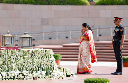 Kargil Vijay Diwas: Delhi CM pays tributes at National War Memorial