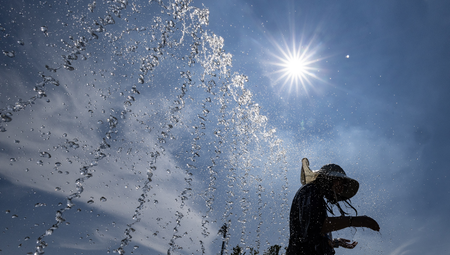 Scorching heat continues to grip South Korea; nationwide heat wave alert issued