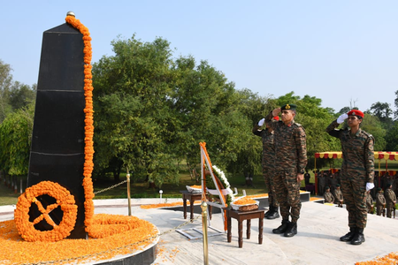 कारगिल विजय दिवस टाइगर डिवीजन ने पुष्पांजलि समारोह का आयोजन किया, शहीदों को श्रद्धांजलि दी कारगिल विजय दिवस टाइगर डिवीजन ने पुष्पांजलि समारोह का आयोजन किया, शहीदों को श्रद्धांजलि दी