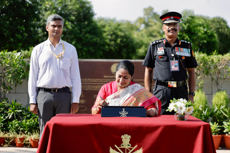 कारगिल विजय दिवस सीएम रेखा गुप्ता ने वीर शहीदों को दी श्रद्धांजलि, देश की रक्षा में बलिदान देने वाले हमारे सच्चे नायक हैं कारगिल विजय दिवस सीएम रेखा गुप्ता ने वीर शहीदों को दी श्रद्धांजलि, देश की रक्षा में बलिदान देने वाले हमारे सच्चे नायक हैं