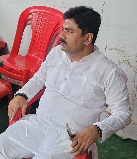 Madhya Pradesh: Former MLA misbehaves with woman police officer; video goes viral