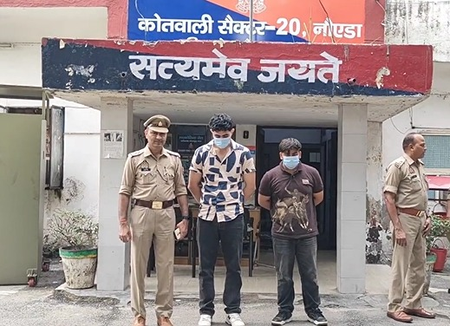 नोएडा में तेज रफ्तार बीएमडब्ल्यू ने स्कूटी सवार को मारी टक्कर, 5 वर्षीय बच्ची की मौत नोएडा में तेज रफ्तार बीएमडब्ल्यू ने स्कूटी सवार को मारी टक्कर, 5 वर्षीय बच्ची की मौत