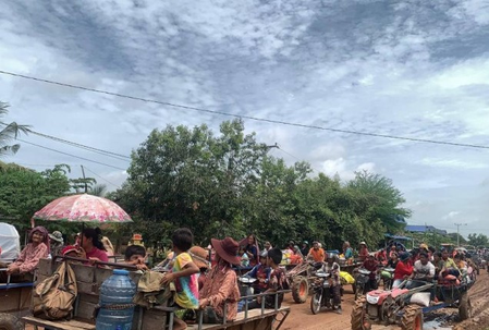 Cambodia says 80,000 villagers flee homes as border fighting with Thailand enters 4th day