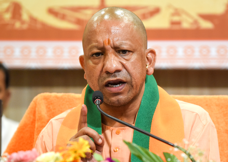 नगर विकास कार्यों के शिलापट्ट पर अंकित होंगे स्थानीय जनप्रतिनिधियों के नाम : सीएम योगी