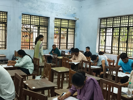 यूपी के सभी 75 जिलों में सकुशल संपन्न हुई आरओ/एआरओ परीक्षा