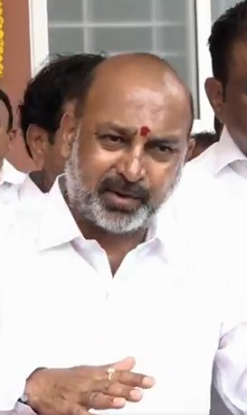 MoS Bandi Sanjay asks KTR to respond to Ramesh’s BRS-BJP merger claim