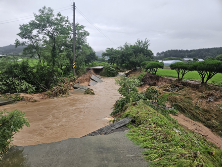 China: Five dead in landslide in Yunnan province China: Five dead in landslide in Yunnan province