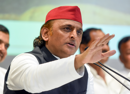 सपा प्रमुख अखिलेश यादव का सवाल, आतंकी हमलों को रोकने के लिए क्या कर रही सरकार?