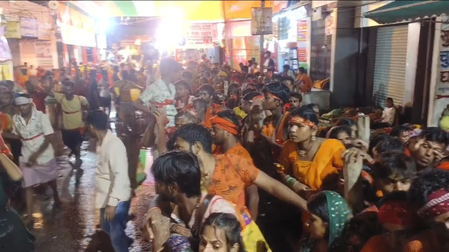 बिहार श्रावण महीने की तीसरी सोमवारी को शिवालयों में आस्था का अभिषेक, हर-हर महादेव से गूंज रहा गरीबनाथ धाम बिहार श्रावण महीने की तीसरी सोमवारी को शिवालयों में आस्था का अभिषेक, हर-हर महादेव से गूंज रहा गरीबनाथ धाम