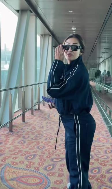 Malaika Arora back to the bay with her '25 outfits that saw nothing but my suitcase' Malaika Arora back to the bay with her '25 outfits that saw nothing but my suitcase'
