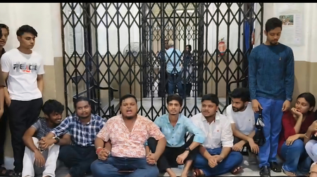 TMC’s student wing protests at Calcutta varsity, demands rescheduling of UG exams TMC’s student wing protests at Calcutta varsity, demands rescheduling of UG exams