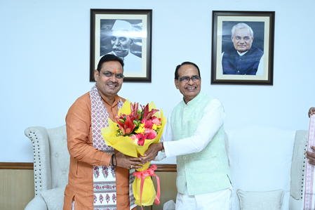Shivraj Chouhan meets Rajasthan CM; assures complete Central support for agriculture, rural development