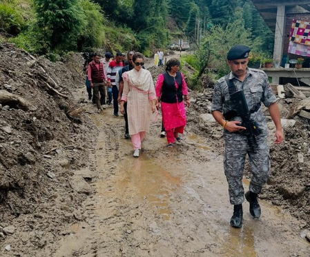 मंडी में तबाही पर कंगना रनौत की लोगों से अपील, 'कठिन समय, करें एक-दूसरे की मदद'