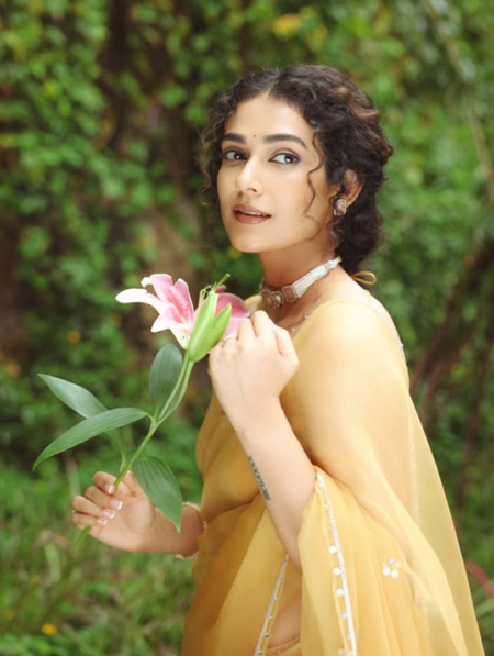 दो दुनिया की खिलाड़ी आकांक्षा सिंह, जानें फिजियोथेरेपिस्ट से कैसे बनीं एक्ट्रेस?