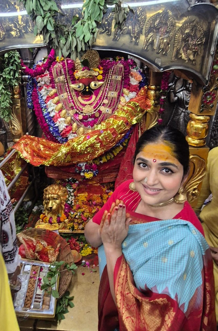 मिर्जापुर पहुंचीं इंदिरा कृष्णा ने किए विंध्यवासिनी के दर्शन, बोलीं- 'मंदिर से मेरा खास जुड़ाव'