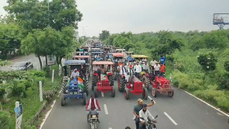 ग्रेटर नोएडा : महापंचायत के लिए भारी संख्या में जुटे किसान, ट्रैफिक डायवर्जन लागू