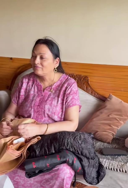 सिद्धांत चतुर्वेदी की मां ने 'धड़क 2' प्रीमियर के लिए चुनी परफेक्ट साड़ी