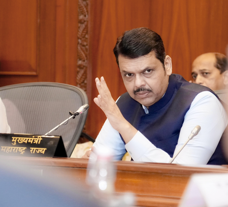 Maha CM directs completion of 5,000 MW projects under Mukhyamantri Saur Krushi Vahini Yojana 2.0 by September