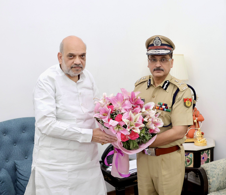 दिल्ली के नए पुलिस कमिश्नर होंगे एसबीके सिंह, गृह मंत्रालय ने दिया एडिशनल चार्ज दिल्ली के नए पुलिस कमिश्नर होंगे एसबीके सिंह, गृह मंत्रालय ने दिया एडिशनल चार्ज