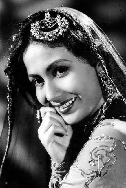 जब मीना कुमारी को डाकुओं ने घेरा, चाकू दिखाकर की थी अजीबोगरीब मांग, जानें पूरी घटना