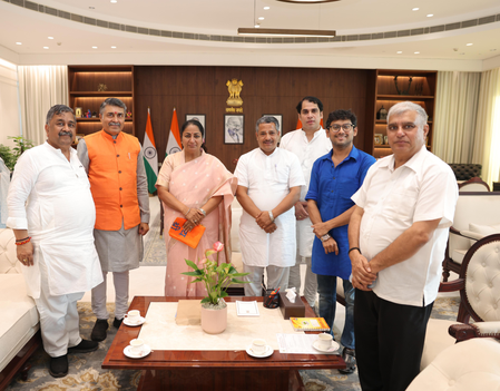 विहिप इंद्रप्रस्थ प्रांत ने सौंपा हिंदू मांग पत्र, सीएम रेखा गुप्ता ने सकारात्मक कदम उठाने का दिया भरोसा विहिप इंद्रप्रस्थ प्रांत ने सौंपा हिंदू मांग पत्र, सीएम रेखा गुप्ता ने सकारात्मक कदम उठाने का दिया भरोसा