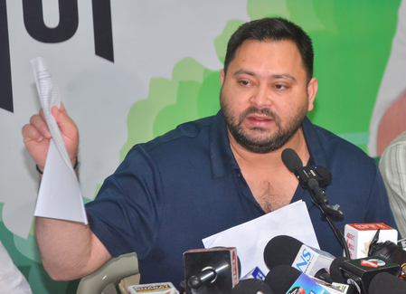 'विपक्ष सिर्फ पार्टियों का नहीं, पप्पुओं का गठबंधन', तेजस्वी यादव पर भाजपा का हमला