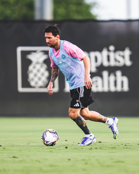 Lionel Messi suffers hamstring injury during Inter Miami's victory over Necaxa Lionel Messi suffers hamstring injury during Inter Miami's victory over Necaxa