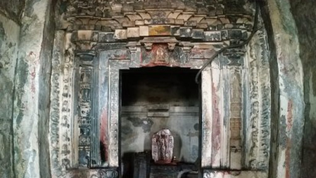 सावन विशेष विज्ञान को चुनौती देता 11वीं शताब्दी में निर्मित महादेव का मंदिर, यहां है शिव की छाया सावन विशेष विज्ञान को चुनौती देता 11वीं शताब्दी में निर्मित महादेव का मंदिर, यहां है शिव की छाया