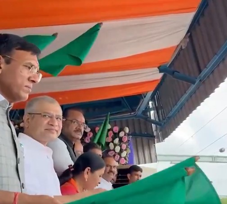 अश्विनी वैष्णव ने भावनगर-अयोध्या साप्ताहिक ट्रेन को दिखाई हरी झंडी, रामलला का दर्शन होगा सुलभ