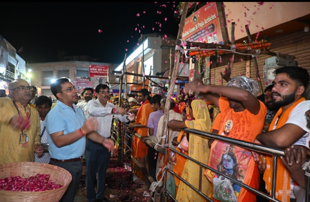 यूपी : सावन के अंतिम सोमवार पर ‘हर हर महादेव’ के जयघोष से गूंज रहे शिवालय