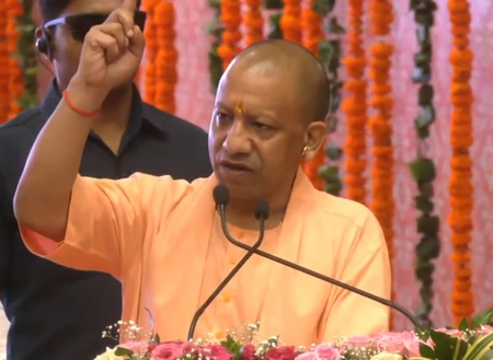 कांग्रेस ने मालेगांव विस्फोट मामले में आतंकवादियों को बचाने का काम किया : सीएम योगी