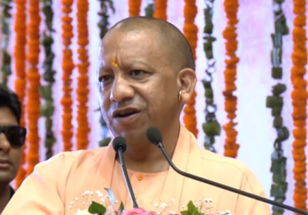 'भैंसा गाड़ी नहीं, बुलेट ट्रेन' है डबल इंजन की सरकार : सीएम योगी आदित्यनाथ
