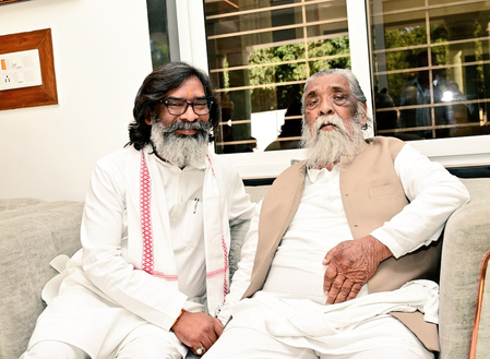 सीएम हेमंत ने मार्मिक पोस्ट में साझा की शिबू सोरेन से जुड़ी भावनाएं, कहा- जीवन के सबसे कठिन दिनों से गुजर रहा सीएम हेमंत ने मार्मिक पोस्ट में साझा की शिबू सोरेन से जुड़ी भावनाएं, कहा- जीवन के सबसे कठिन दिनों से गुजर रहा