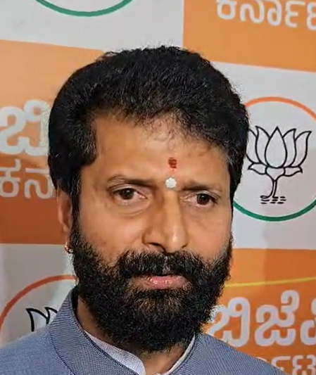 प्रियंका की टिप्पणी पर सी.टी. रवि बोले, क्या राहुल बाबा के परिवार को ही सब अधिकार? प्रियंका की टिप्पणी पर सी.टी. रवि बोले, क्या राहुल बाबा के परिवार को ही सब अधिकार?