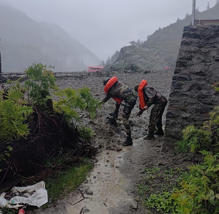 उत्तरकाशी धराली आपदा मुख्यमंत्री के निर्देश पर स्वास्थ्य विभाग अलर्ट, त्वरित राहत कार्य जारी उत्तरकाशी धराली आपदा मुख्यमंत्री के निर्देश पर स्वास्थ्य विभाग अलर्ट, त्वरित राहत कार्य जारी