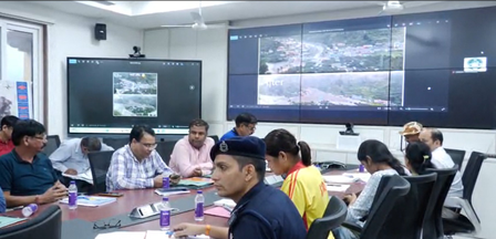 उत्तरकाशी आपदा रेस्क्यू ऑपरेशन में मौसम ने बढ़ाई मुश्किलें, कंट्रोल रूम से रखी जा रही नजर उत्तरकाशी आपदा रेस्क्यू ऑपरेशन में मौसम ने बढ़ाई मुश्किलें, कंट्रोल रूम से रखी जा रही नजर