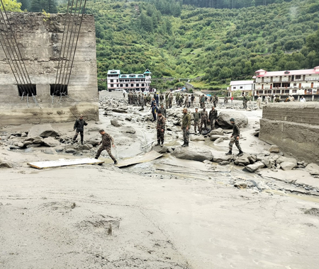 धराली त्रासदी में बचे लोगों ने बताई आपबीती, अस्पताल में भर्ती मरीज बोला- नहीं जानता मैं कैसे बचा
