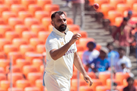 क्या मोहम्मद शमी की टेस्ट क्रिकेट में वापसी अब मुश्किल हो गई है? क्या मोहम्मद शमी की टेस्ट क्रिकेट में वापसी अब मुश्किल हो गई है?