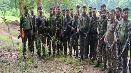झारखंड के गुमला में 15 लाख का इनामी नक्सली मार्टिन केरकेट्टा पुलिस मुठभेड़ में ढेर, हथियार बरामद झारखंड के गुमला में 15 लाख का इनामी नक्सली मार्टिन केरकेट्टा पुलिस मुठभेड़ में ढेर, हथियार बरामद