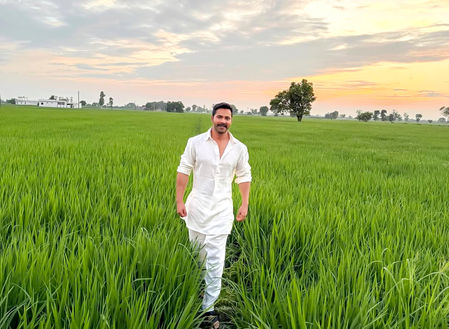 वरुण धवन ने बॉर्डर 2 का अमृतसर शेड्यूल पूरा किया, पार्टी का वीडियो किया शेयर वरुण धवन ने बॉर्डर 2 का अमृतसर शेड्यूल पूरा किया, पार्टी का वीडियो किया शेयर