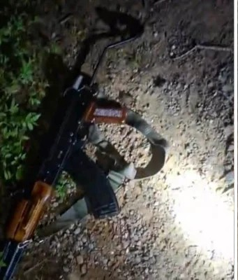 यूपी एसटीएफ की कार्रवाई धनबाद का कुख्यात गैंगस्टर आशीष रंजन प्रयागराज में ढेर, एक 47 समेत कई हथियार जब्त यूपी एसटीएफ की कार्रवाई धनबाद का कुख्यात गैंगस्टर आशीष रंजन प्रयागराज में ढेर, एक 47 समेत कई हथियार जब्त