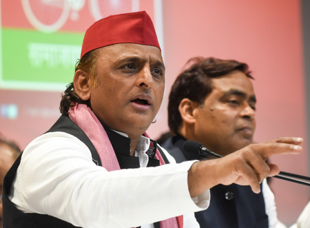 भारत चौतरफा घिरा, विदेश नीति विफल, अमेरिकी टैरिफ के बाद अखिलेश यादव का हमला भारत चौतरफा घिरा, विदेश नीति विफल, अमेरिकी टैरिफ के बाद अखिलेश यादव का हमला