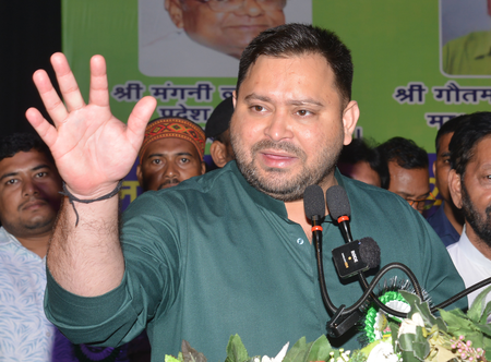 अमेरिका के 50 प्रतिशत टैरिफ लगाने पर तेजस्वी ने कहा, ये लोग देश का नुकसान करा रहे अमेरिका के 50 प्रतिशत टैरिफ लगाने पर तेजस्वी ने कहा, ये लोग देश का नुकसान करा रहे