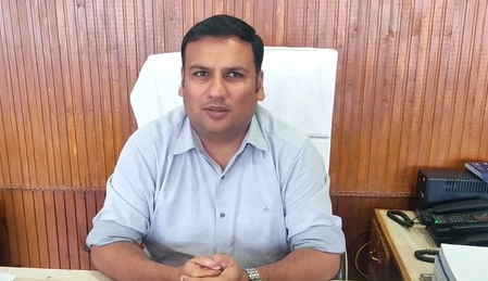 चंबा : खराब मौसम में नदी-नालों से दूर रहें लोग : एसडीएम अंकुर ठाकुर