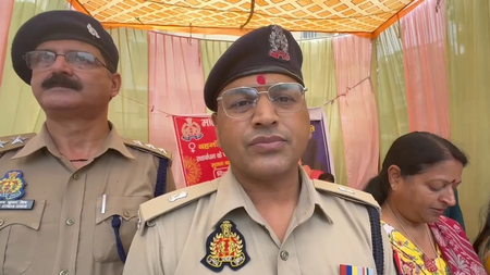 गाजियाबाद : रक्षाबंधन पर ट्रैफिक पुलिस का अनोखा तोहफा, बहनों को मिला सुरक्षा का वचन और हेलमेट