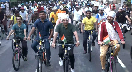 Mansukh Mandaviya flags off 'Panchayat Fit India – Sundays on Cycle' with youth from across nation