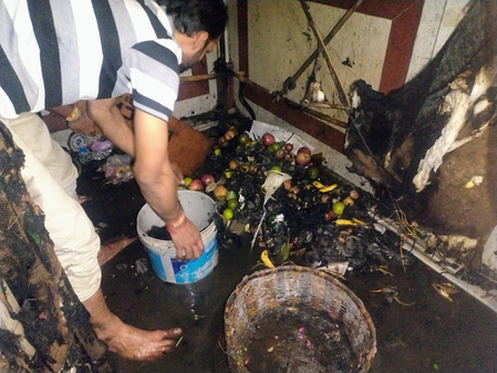 वाराणसी : मंदिर में आरती के दौरान लगी आग से सात झुलसे, प्रत्यक्षदर्शी ने बताया हाल