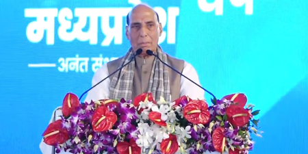 भोपाल रक्षा मंत्री ने सीएम की तारीफ करते हुए कहा- एमपी में डिफेंस हब बनने की क्षमता भोपाल रक्षा मंत्री ने सीएम की तारीफ करते हुए कहा- एमपी में डिफेंस हब बनने की क्षमता
