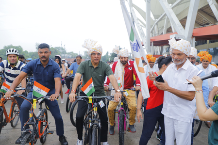 Sports Min Mandaviya leads 35th Fit India Sundays on Cycle Tiranga Rally with Panchayat representatives in Delhi Sports Min Mandaviya leads 35th Fit India Sundays on Cycle Tiranga Rally with Panchayat representatives in Delhi