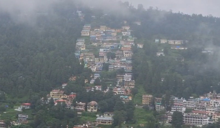 बेतहाशा निर्माण से बढ़ा पहाड़ों में बादल फटने का खतरा, वैज्ञानिकों ने दी चेतावनी बेतहाशा निर्माण से बढ़ा पहाड़ों में बादल फटने का खतरा, वैज्ञानिकों ने दी चेतावनी
